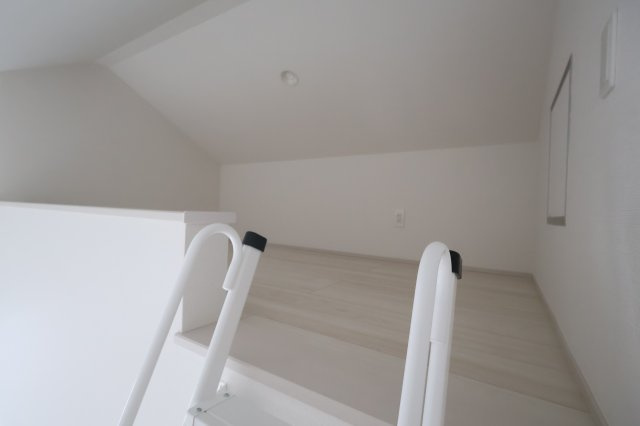 【収納】 | 《仲介手数料無料》練馬区大泉学園町５丁目16-3(全1戸)新築一戸建てグラファーレ | 撮影日 2025年10月9日 14:40 曇り