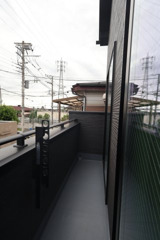 【バルコニー】 | 《仲介手数料無料》練馬区大泉学園町５丁目16-3(全1戸)新築一戸建てグラファーレ | 撮影日 2025年10月9日 14:40 曇り
