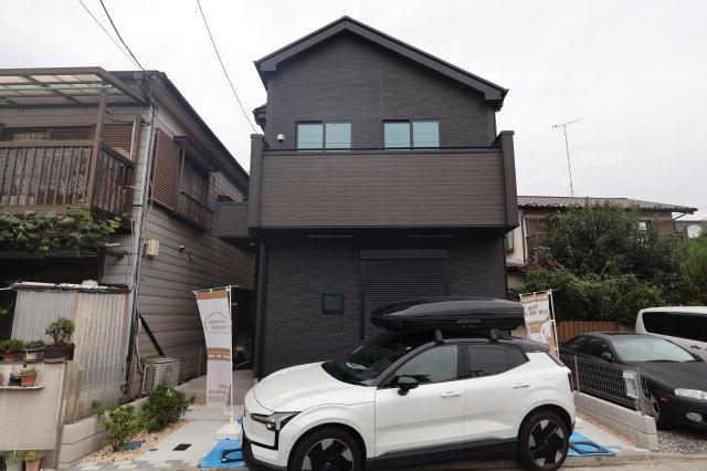 【外観】 | 《仲介手数料無料》練馬区大泉学園町５丁目16-3(全1戸)新築一戸建てグラファーレ | 撮影日 2025年10月9日 14:40 曇り