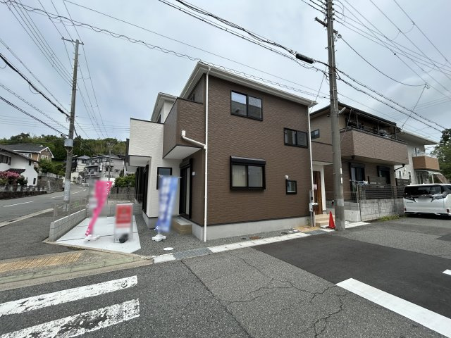 神戸市西区北別府5丁目戸建　2号地の前面道路含む現地写真