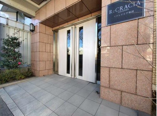 リクレイシア菊川のエントランス