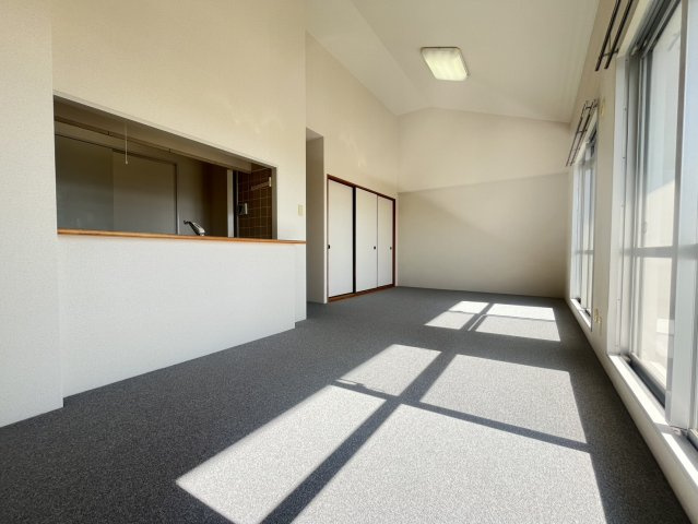 サンディ・パークスⅢ番館の居間・リビング