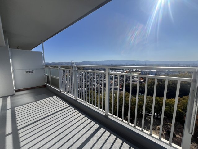 サンディ・パークスⅢ番館のバルコニー|日当たり良好です