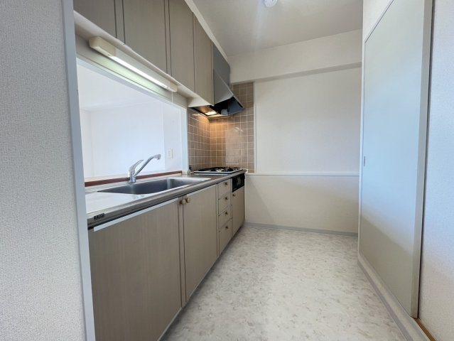 サンディ・パークスⅢ番館のキッチン|3口のガスコンロになります