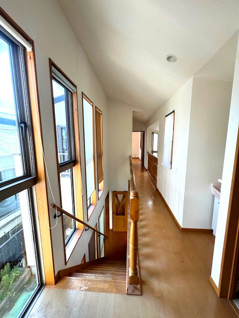 西岡本5丁目戸建のその他|階段・廊下