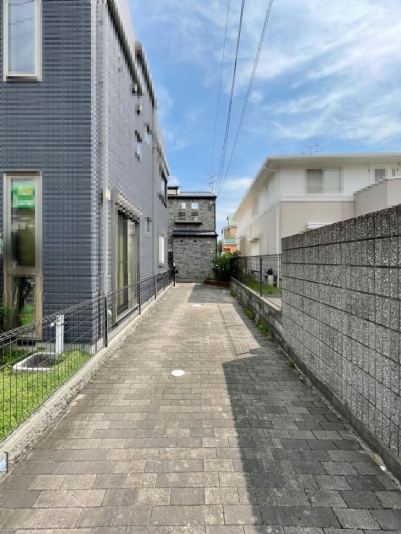 西岡本5丁目戸建の駐車場