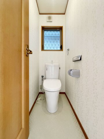 西岡本5丁目戸建のトイレ