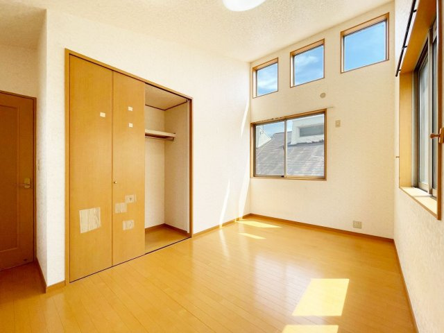 西岡本5丁目戸建の寝室