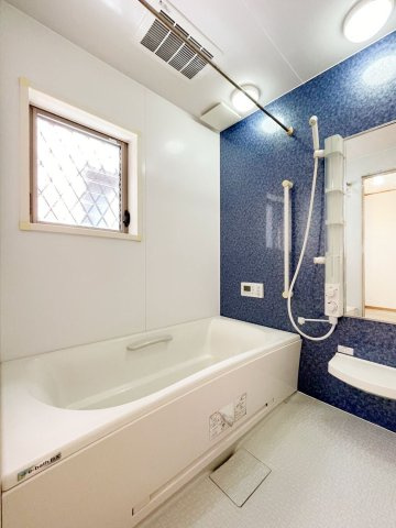 西岡本5丁目戸建の浴室