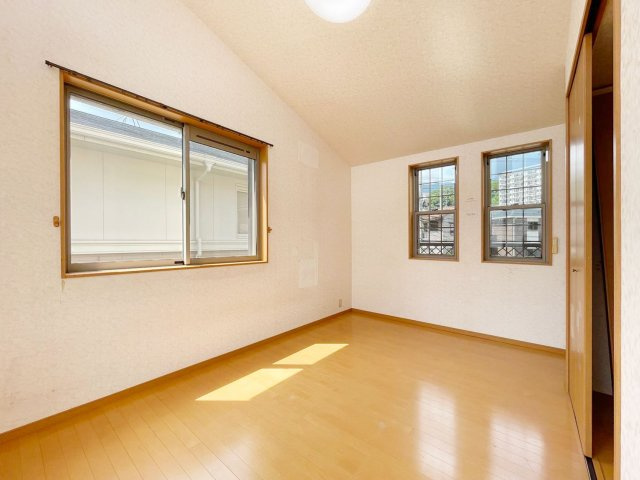 西岡本5丁目戸建の洋室