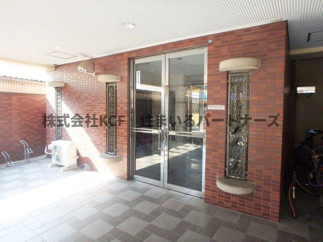 ロマネスク通町第2のエントランス|落ち着いたエントランスです