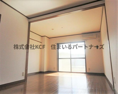 【居間・リビング】 | ウッドハウスII | おしゃれな居間です