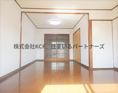 【バルコニー】 | ウッドハウスII | 居間です