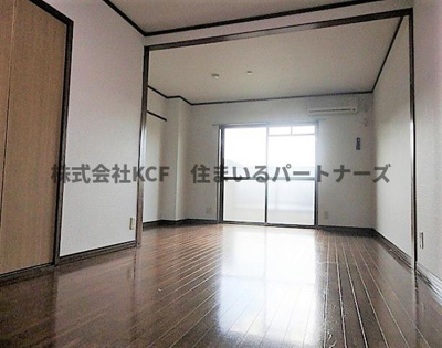 【その他】 | ウッドハウスII | ゆったりとしたリビングです