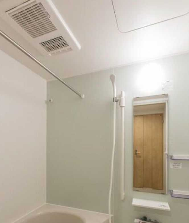 グランスリジェ　ネット無料　洗髪洗面化粧台　角部屋の浴室