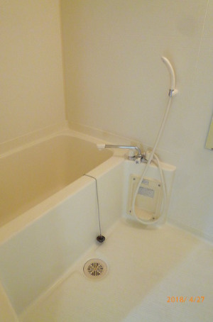 クローバー岡の浴室|落ち着いた空間のお風呂です