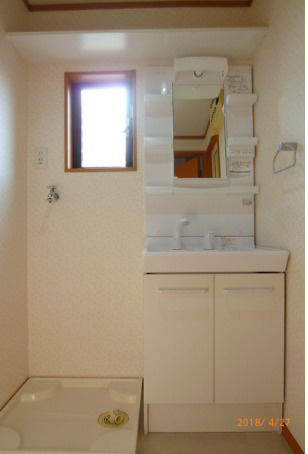 クローバー岡の洗面所|脱衣スペースもあります