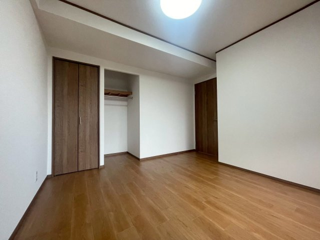 【洋室】 | ネオハイツ福間Ⅱ | 収納スペースも設けられているため、居住スペースは広くお使いいただけます