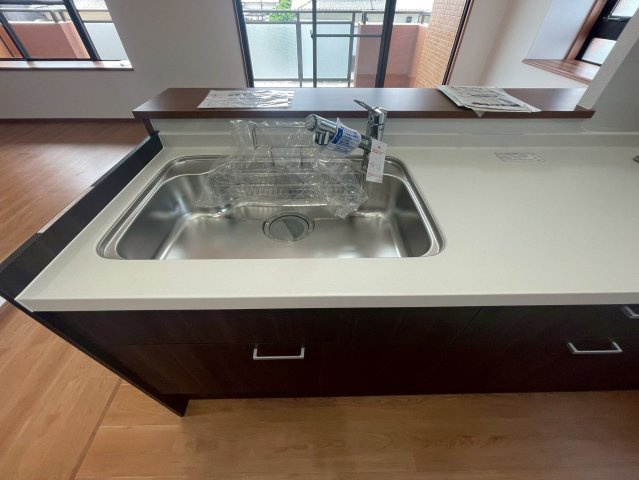 【キッチン】 | ネオハイツ福間Ⅱ | シンクは幅広で洗い物がしやすいので後片付けが楽になりそうです