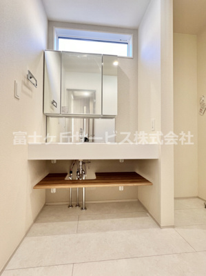 【独立洗面台】 | 三島市谷田 新築一戸建て 1号棟 | 独立洗面台、朝の身支度には欠かせません