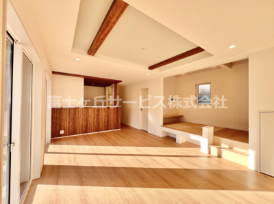 【居間・リビング】 | 三島市谷田 新築一戸建て 2号棟 | 19.5帖のリビングダイニングです