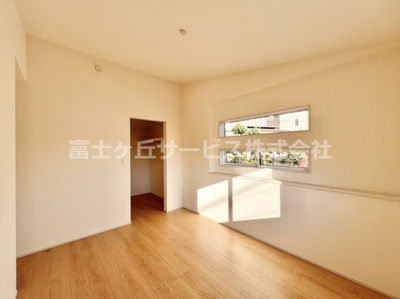 【洋室】 | 三島市谷田 新築一戸建て 2号棟 | 6.21帖の洋室です