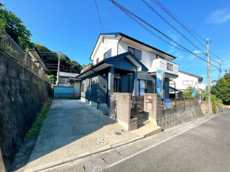 【前面道路含む現地写真】 | 外壁塗装も済んでいます。落ち着きのあるツートンカラーに仕上がりました