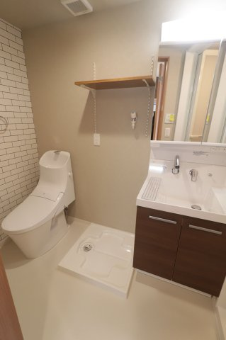 Crecia大橋の洗面所