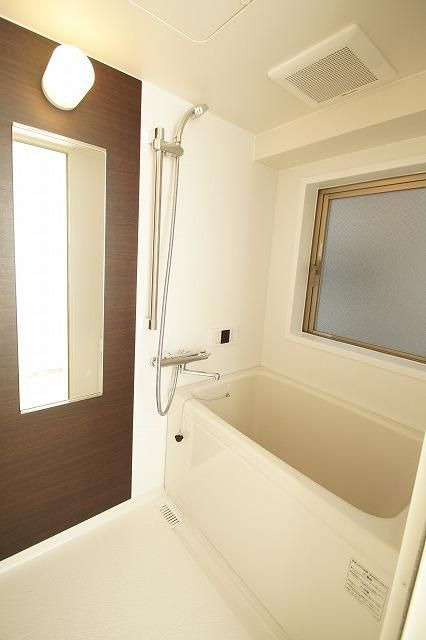 ラフィーネ井尻の浴室