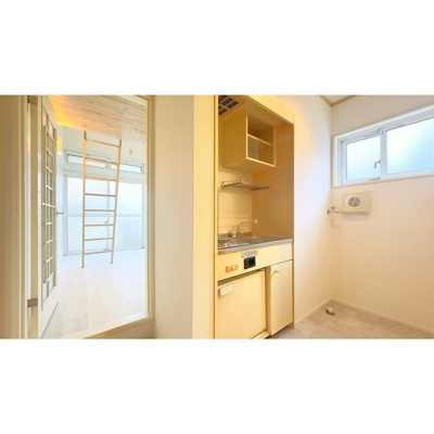 【キッチン】 | ミニキッチンと奥側洗濯機置き場