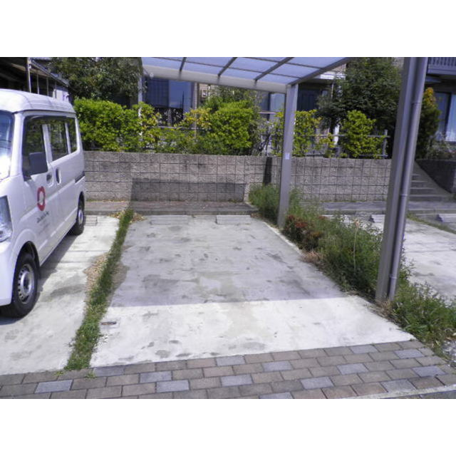各務原市那加信長町１丁目のアパートの駐車場