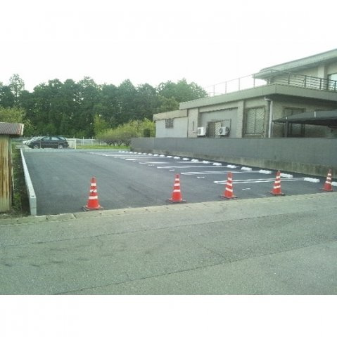 北一色８丁目中島駐車場