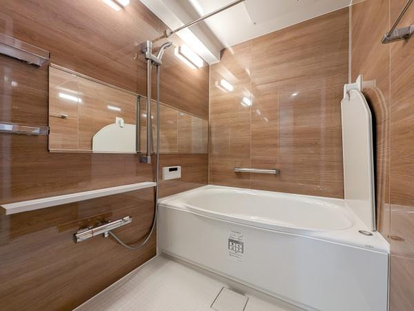 アールヴェール横濱反町の浴室|広々としたバスルームで一日の疲れをいやして下さい！
もちろん、浴室乾燥機付きです！