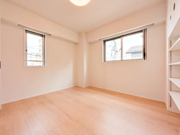 アールヴェール横濱反町の洋室|二面採光の明るく、落ち着きのある洋室！
休日はこちらでおくつろぎ下さい♪