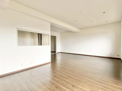 【居間・リビング】 | イトーピア泉北深井 | 家族の一体感を感じられるLDK！家族と過ごす時間を大切にする方にぴったりの住空間です♪