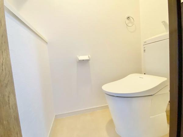 【トイレ】 | イトーピア泉北深井 | 節水型でエコなトイレには、今では当たり前のウォシュレット付き。便座を温める機能付き！