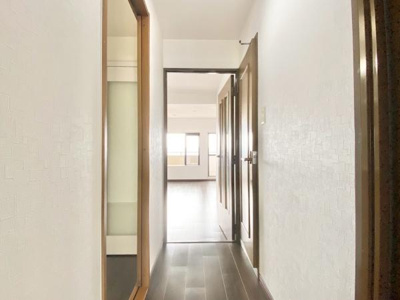 【内装】 | イトーピア泉北深井 | オープンでのびやかな空間を生み出す、こだわりの広がりとゆとり。家族と過ごす時間を大切にしたい方にぴったりの明るくゆとりある住空間です。