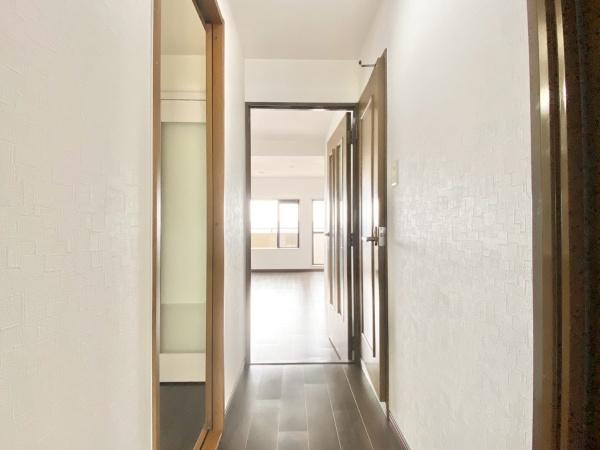 【内装】 | イトーピア泉北深井 | オープンでのびやかな空間を生み出す、こだわりの広がりとゆとり。家族と過ごす時間を大切にしたい方にぴったりの明るくゆとりある住空間です。