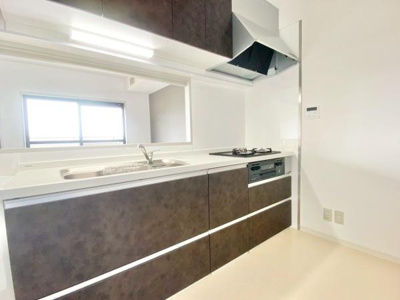 【キッチン】 | イトーピア泉北深井 | ご夫婦や親子での料理をする時間が楽しくなる使い勝手の良い、広いワークトップ♪