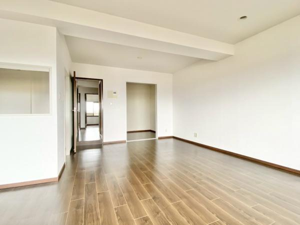 【居間・リビング】 | イトーピア泉北深井 | ご家族の対話を重視したリビング！『ただいま！』『おかえり！』の声がいつも聞こえて安心です♪ 