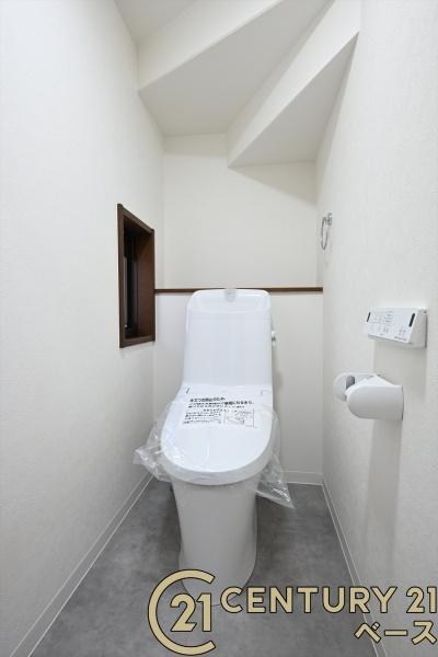 香芝市西真美１丁目　一戸建のトイレ|■現地撮影写真■１・２階ともに清潔感ある綺麗なお手洗を完備！