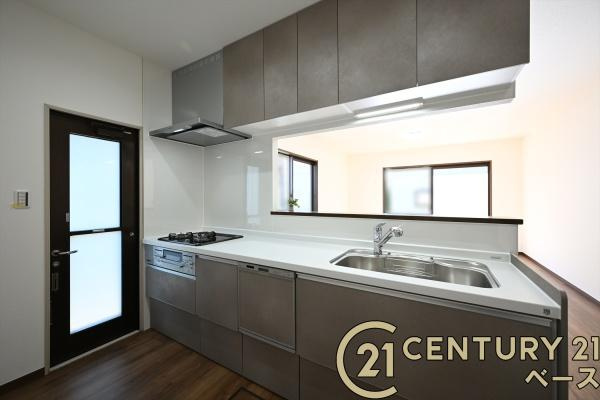 香芝市西真美１丁目　一戸建のキッチン|■現地撮影写真■家族とのコミュニケーションがとりやすい人気のカウンターキッチン！