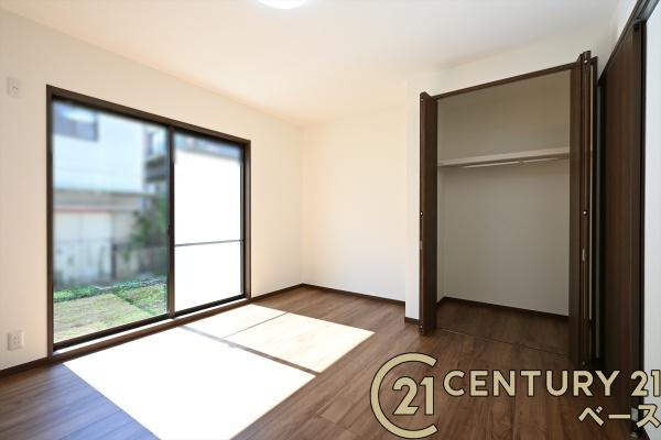 香芝市西真美１丁目　一戸建の洋室|■現地撮影写真■明るい雰囲気の洋室です！