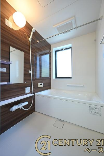 香芝市西真美１丁目　一戸建の浴室|■現地撮影写真■ゆったりしたサイズの浴室！足を伸ばしての入浴は疲れも癒してくれます！