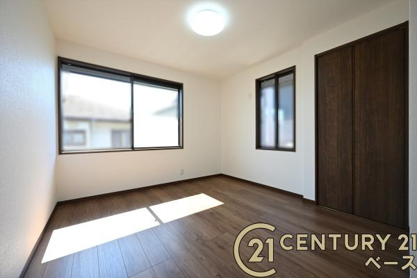 香芝市西真美１丁目　一戸建の洋室|■現地撮影写真■広々とした洋室約６帖です！