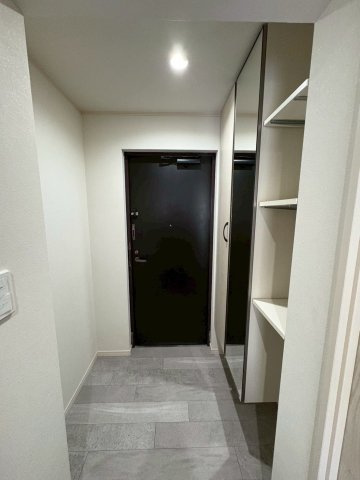 【玄関】 | ラフィーネ春日原 | 収納力に優れた玄関でいつでも片付いた状態でお客様を迎えられます