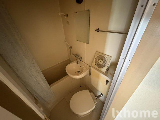 ライブヒル千里のトイレ|落ち着いた色調のトイレです