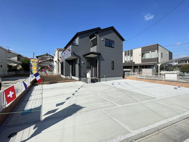 高崎市新町第７（全３棟）2号棟の前面道路含む現地写真