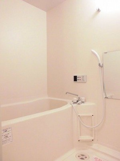 【浴室】 | モデルン・ロイテ　Ａ棟 | きれいなお風呂です