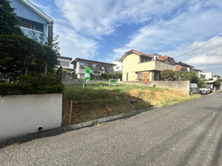 【前面道路含む現地写真】 | 南側公道　幅員約4.4m　接道約12.5ｍ